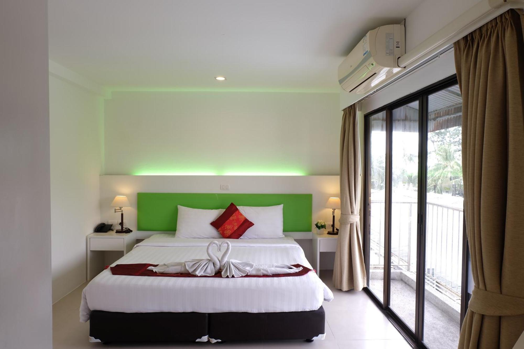 Armoni Patong Beach Hotel Oda fotoğraf